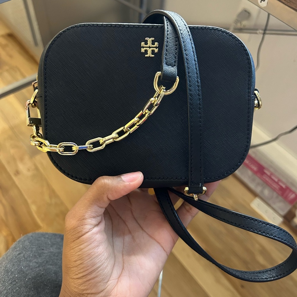 TORY BURCH
Used Great Condition 
Black Crossbody Purse
Detachable Strap
